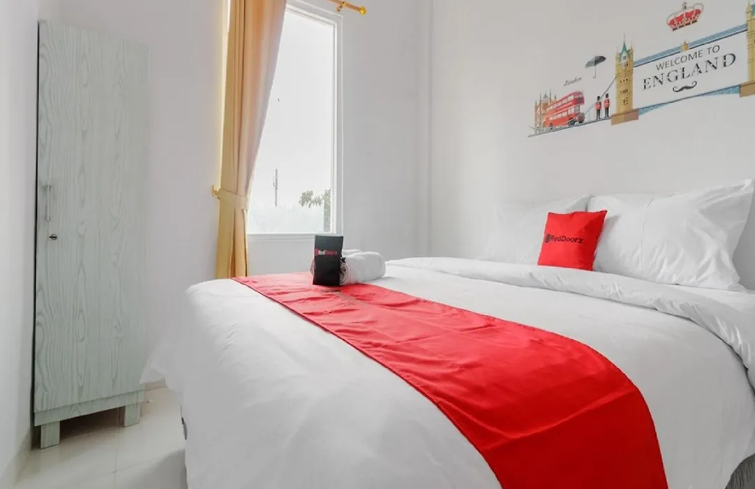RedDoorz Plus near Taman Rasuna Menteng-1